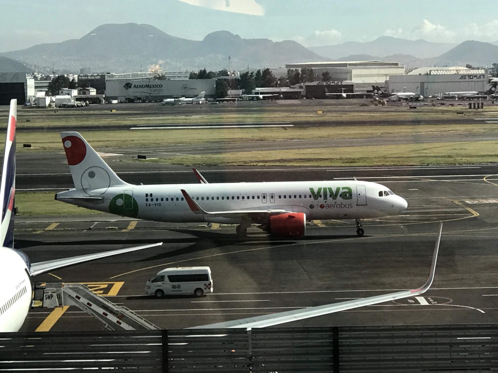 VIVAairの飛行機